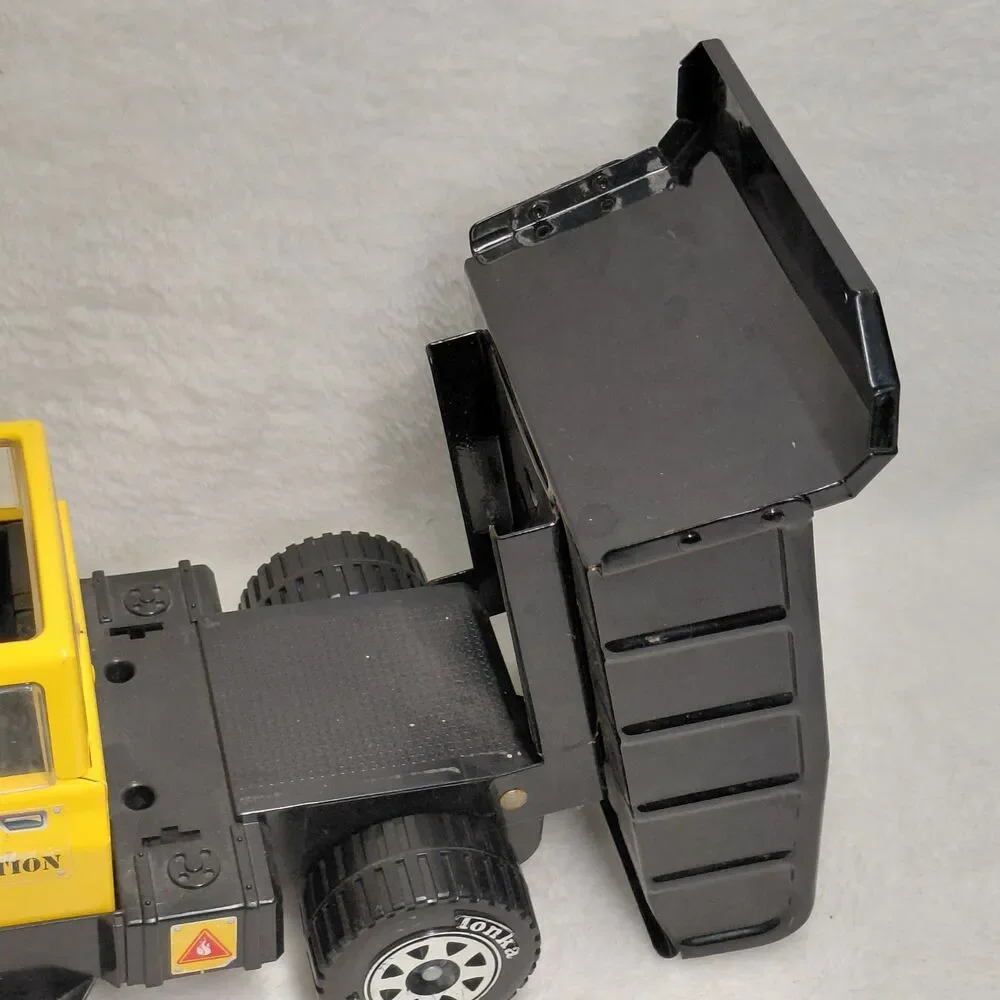 Vintage 2001 Tonka Construction Dump Truck Yellow Cab Black Bed Toy Hasbro 14